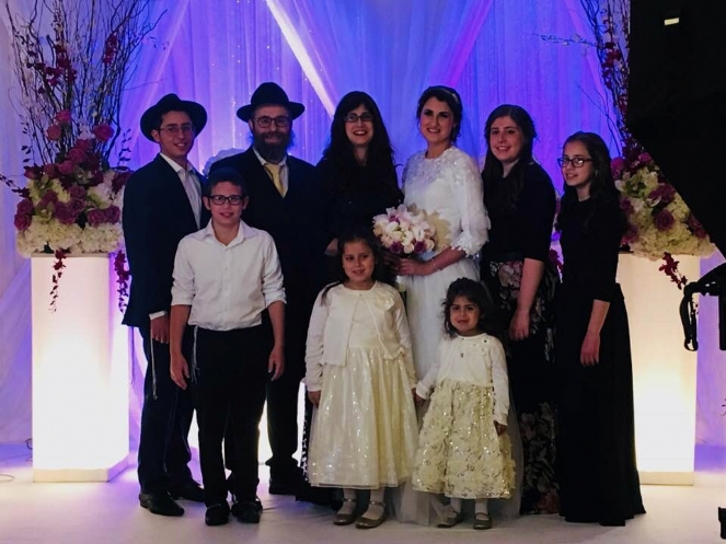 SARA WEDDING FAMILY PICTURE.jpg