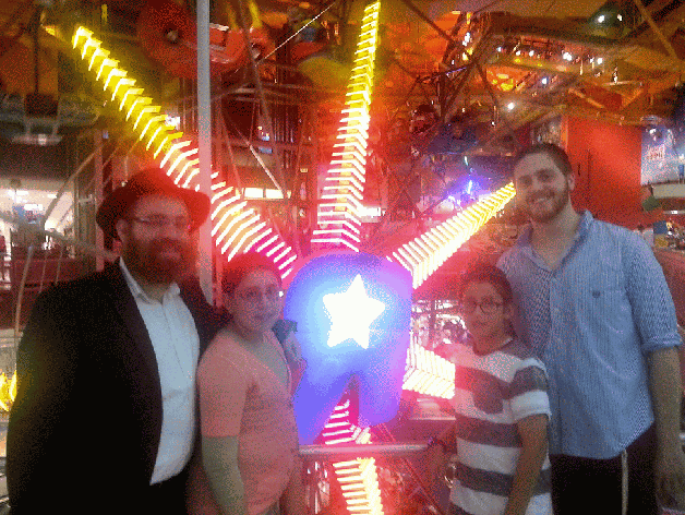 Times Square Ferris Wheel-MOTION.gif